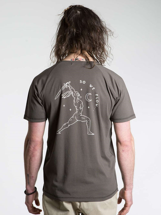 SO WE FLOW... soweflow... Short Sleeve Top Men's Yoga Tee Warrior T-Shirt Grit Brown - Activemen Clothing