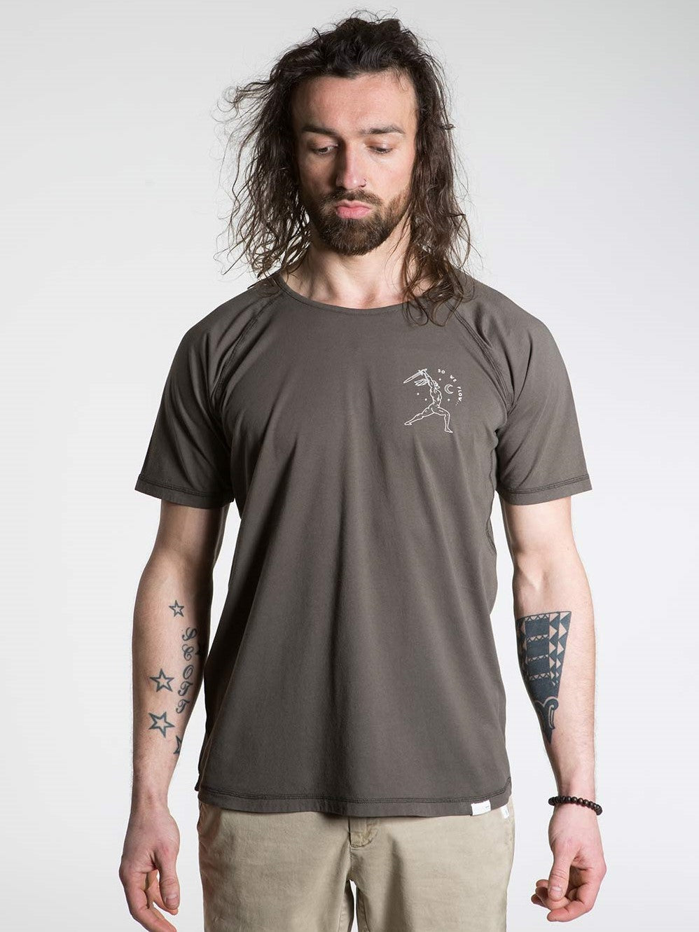 SO WE FLOW... soweflow... Short Sleeve Top Men's Yoga Tee Warrior T-Shirt Grit Brown - Activemen Clothing